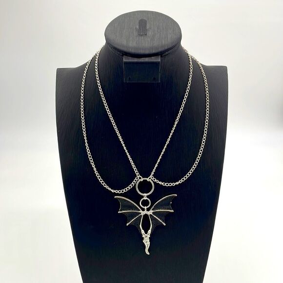 𝅺LARGE SILVERTONE and Black Bat Pendant Necklace - Picture 1 of 2